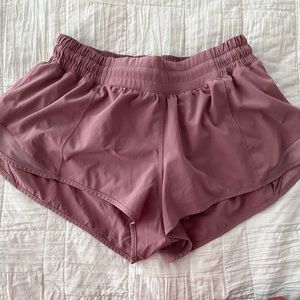 Lululemon Mauve Size 8 Hotty Hots 2.5”